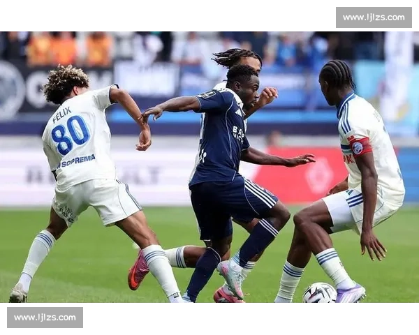 昂热迎战里昂精彩对决回顾 激烈角逐展现足球技艺与团队默契